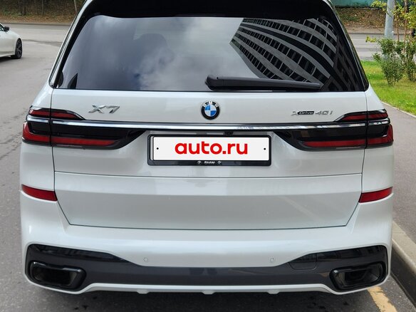 2022 BMW X7 40i I (G07) Рестайлинг, белый, 10400000 рублей - вид 2