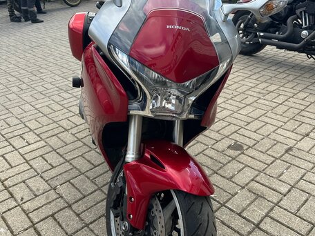 2010 Honda VFR 1200, красный, 820000 рублей, вид 1
