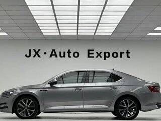 2025 Skoda Superb III Рестайлинг, серебристый, 3350000 рублей, вид 4