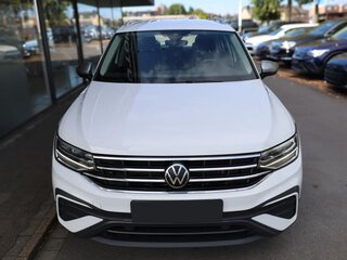 2022 Volkswagen Tiguan Allspace II Рестайлинг, белый, 2425000 рублей, вид 1
