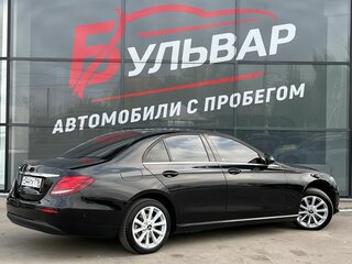 2017 Mercedes-Benz E-Класс 200 V (W213, S213, C238), чёрный, 2300000 рублей, вид 4