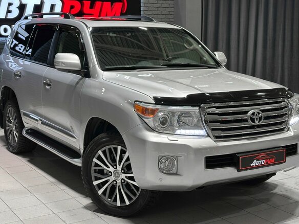 2014 Toyota Land Cruiser 200 Series Рестайлинг 1, серебристый, 3930000 рублей - вид 4