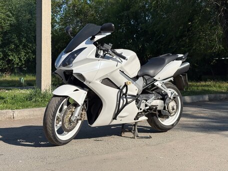 2006 Honda VFR 800, белый, 595000 рублей, вид 1