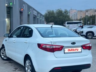 2012 Kia Rio 5-speed III, белый, 900000 рублей, вид 5