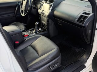 2017 Toyota Land Cruiser Prado 150 Series Рестайлинг 2, белый, 4800000 рублей, вид 5