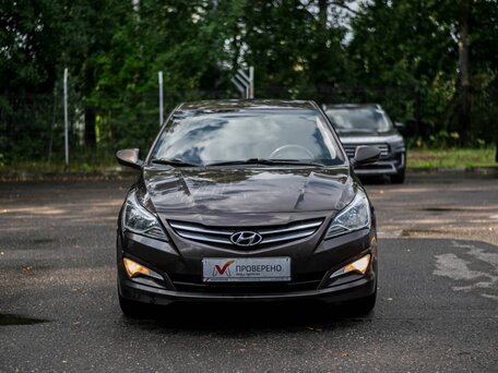 2015 Hyundai Solaris I Рестайлинг, коричневый, 649000 рублей, вид 3