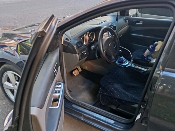 2011 Ford Focus II Рестайлинг, серый, 630000 рублей - вид 4