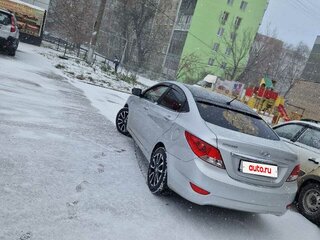 2013 Hyundai Solaris I, серебристый, 750000 рублей, вид 5
