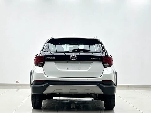 2022 Toyota Yaris L X XP150 Рестайлинг, белый, 1420000 рублей - вид 4