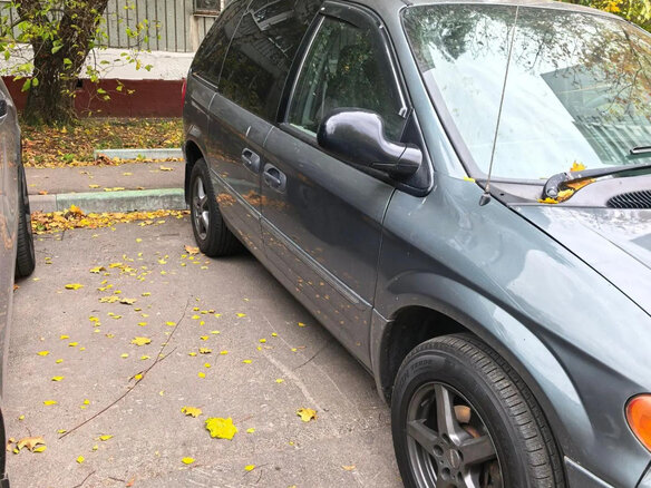 2003 Dodge Caravan 4-speed IV, серый, 630000 рублей - вид 3