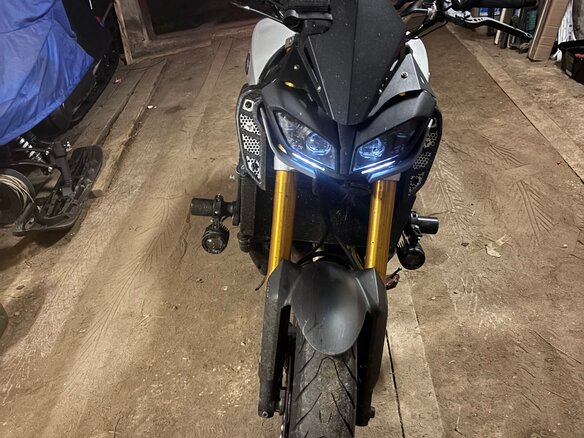 2015 Yamaha MT-09 (FZ-09), серебристый, 800000 рублей - вид 6