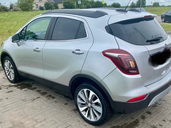 2018 Buick Encore I Рестайлинг, серебристый, 1300000 рублей - вид 3