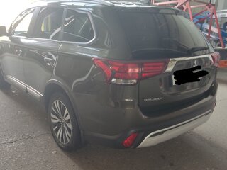 2020 Mitsubishi Outlander III Рестайлинг 3, коричневый, 1950000 рублей, вид 4