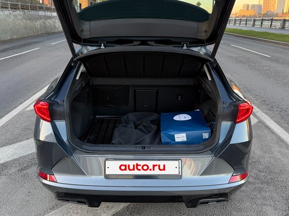 2022 Cupra Formentor e-Hybrid I, серый, 2990000 рублей - вид 4