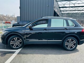 2021 Volkswagen Tiguan II Рестайлинг, чёрный, 3500000 рублей, вид 1