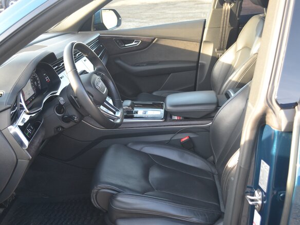 2018 Audi Q8 55 TFSI I (4M), синий, 5400000 рублей - вид 6