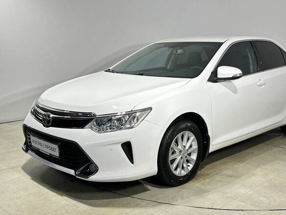 2016 Toyota Camry VII (XV50) Рестайлинг, белый - вид 11
