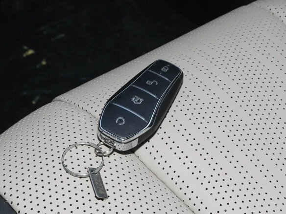 2025 BYD Dolphin 44.9 kWh I, бежевый, 1450000 рублей - вид 25