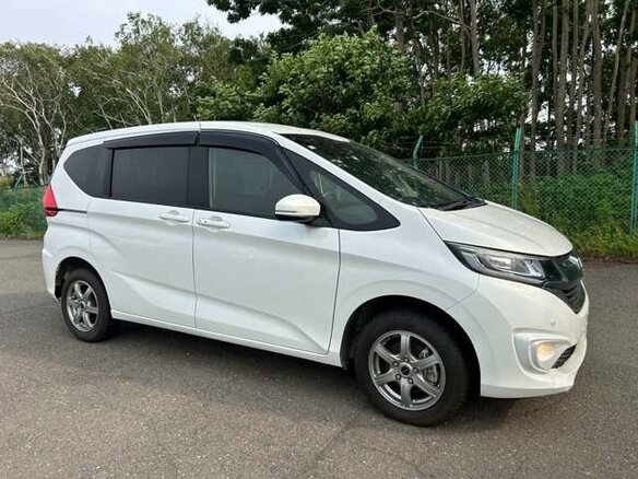 2019 Honda Freed II, белый, 1140000 рублей - вид 1