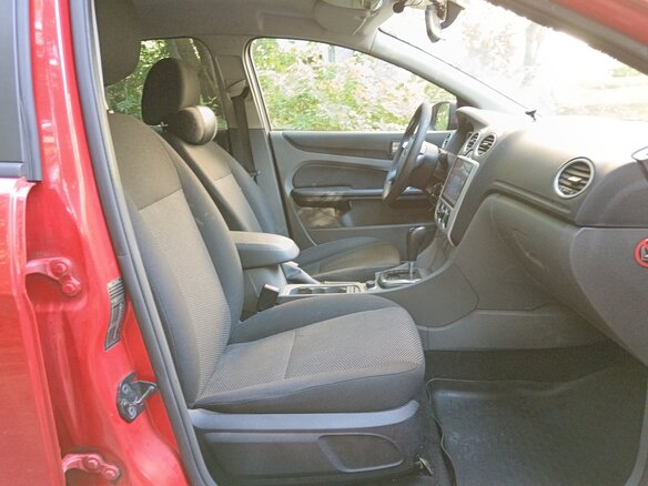 2011 Ford Focus II Рестайлинг, красный - вид 6