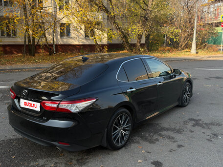 2020 Toyota Camry VIII (XV70), чёрный, 2925000 рублей, вид 3