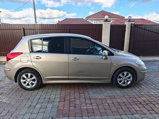 2012 Nissan Tiida I Рестайлинг, коричневый, 1020000 рублей, вид 4