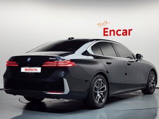 2025 BMW 5 серии 530i xDrive VIII (G60/G61/G68), чёрный, 7200000 рублей, вид 2