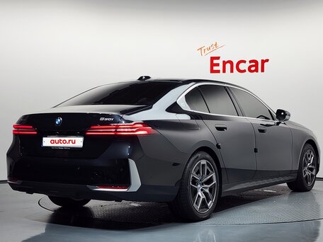 2025 BMW 5 серии 530i xDrive VIII (G60/G61/G68), чёрный, 7200000 рублей, вид 2