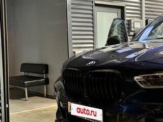 2019 BMW X5 M50i IV (G05/G18), синий, 7700000 рублей, вид 4