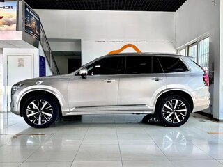 2025 Volvo XC90 B6 II Рестайлинг 2, серебристый, 7774537 рублей, вид 4