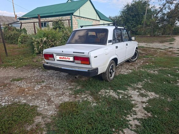 2003 Lada (ВАЗ) 2107, белый, 135000 рублей - вид 3