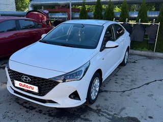 2021 Hyundai Solaris II Рестайлинг, белый, 1250000 рублей, вид 1