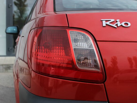 2007 Kia Rio II, красный, 530000 рублей - вид 9