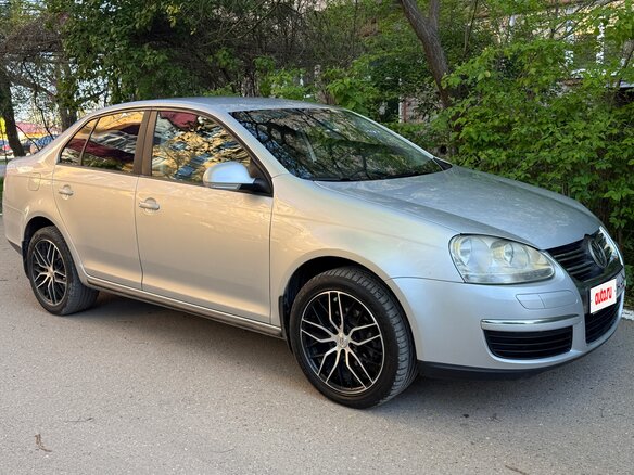 2007 Volkswagen Jetta V, серебристый, 700000 рублей - вид 2