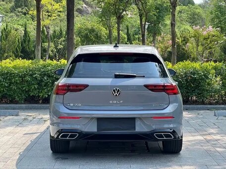 2023 Volkswagen Golf VIII, серый, 1900000 рублей, вид 4