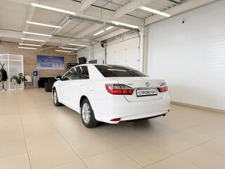 2015 Toyota Camry VII (XV50) Рестайлинг, белый, 2149900 рублей, вид 4