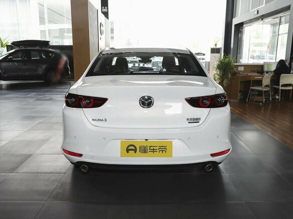 2025 Mazda 3 Axela IV (BP), белый, 3600000 рублей - вид 5
