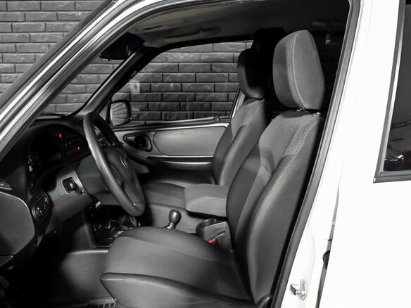 2018 Chevrolet Niva I Рестайлинг, белый, 675000 рублей - вид 9