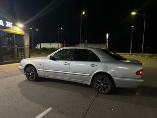 1997 Mercedes-Benz E-Класс 240 II (W210, S210), серый, 320000 рублей, вид 4