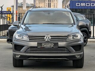 2015 Volkswagen Touareg II Рестайлинг, серый, 2750000 рублей, вид 2