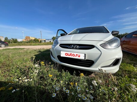 2014 Hyundai Solaris I, белый, 740000 рублей, вид 3