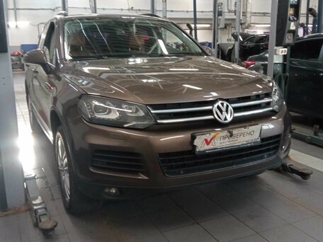2012 Volkswagen Touareg II, коричневый, 1599000 рублей, вид 2