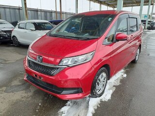 2020 Honda Freed+ II Рестайлинг, красный, 1630000 рублей, вид 4