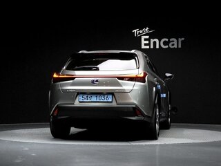 2022 Lexus UX 300e I, серебристый, 3800000 рублей, вид 4