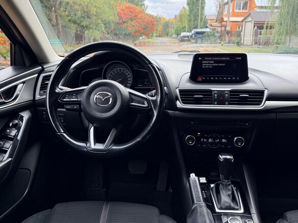2018 Mazda 3 III (BM) Рестайлинг, красный, 1550000 рублей - вид 3