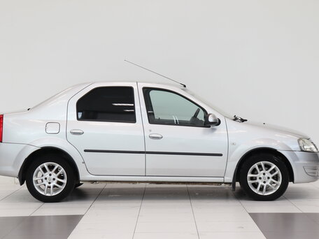 2013 Renault Logan I Рестайлинг, серебристый, 436000 рублей, вид 3