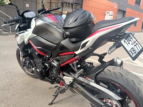 2022 Kawasaki Z 900, белый, 1000000 рублей, вид 1