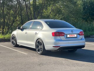 2011 Volkswagen Jetta VI, серебристый, 989000 рублей, вид 3