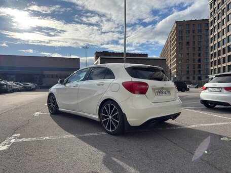 2014 Mercedes-Benz A-Класс 180 III (W176), белый, 1590000 рублей, вид 4