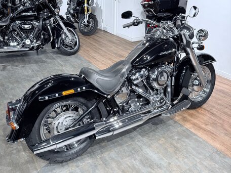 2017 Harley-Davidson Softail Deluxe, чёрный, 1100000 рублей, вид 3